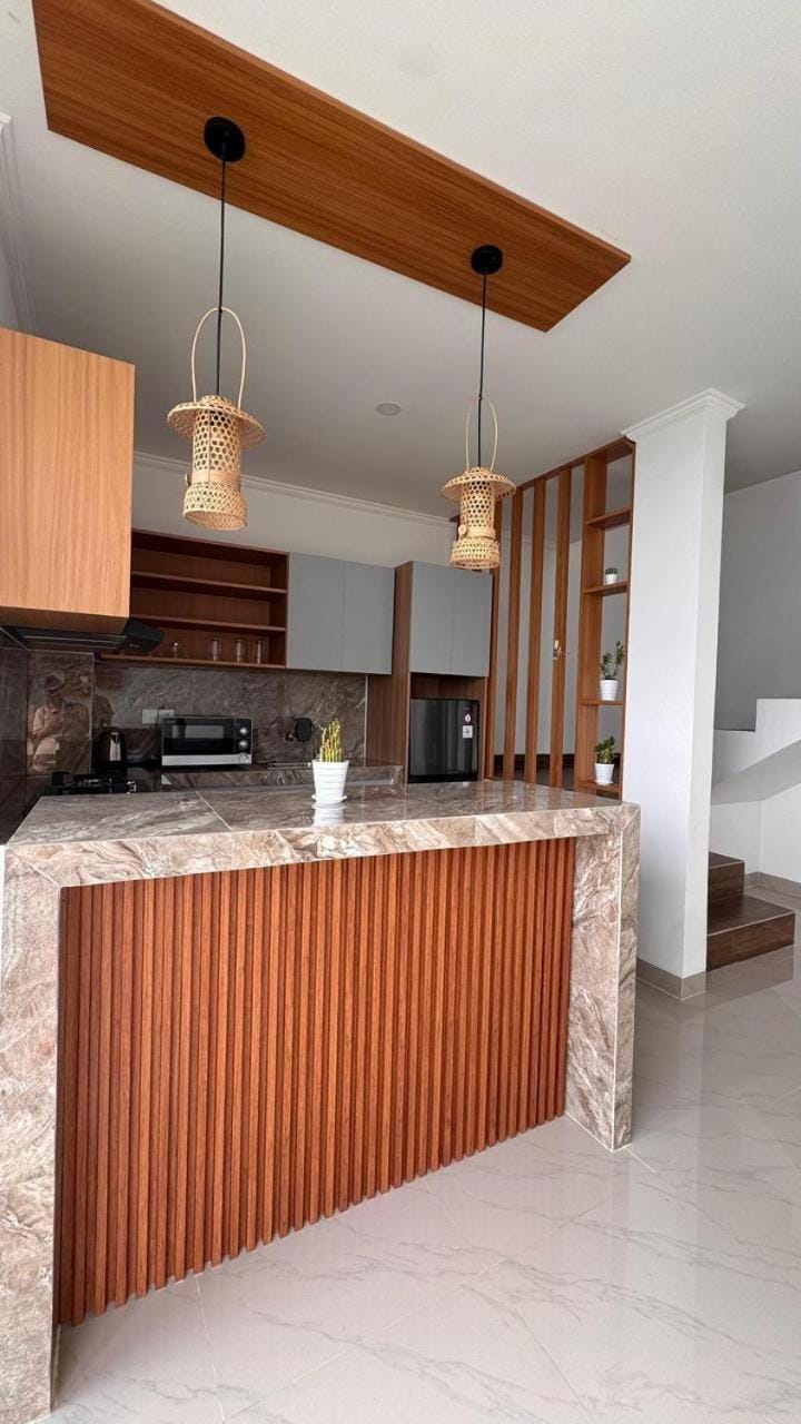 Cozy 1 Guest House Uluwatu Near Beach Bed and Breakfast in Kuta Selatan