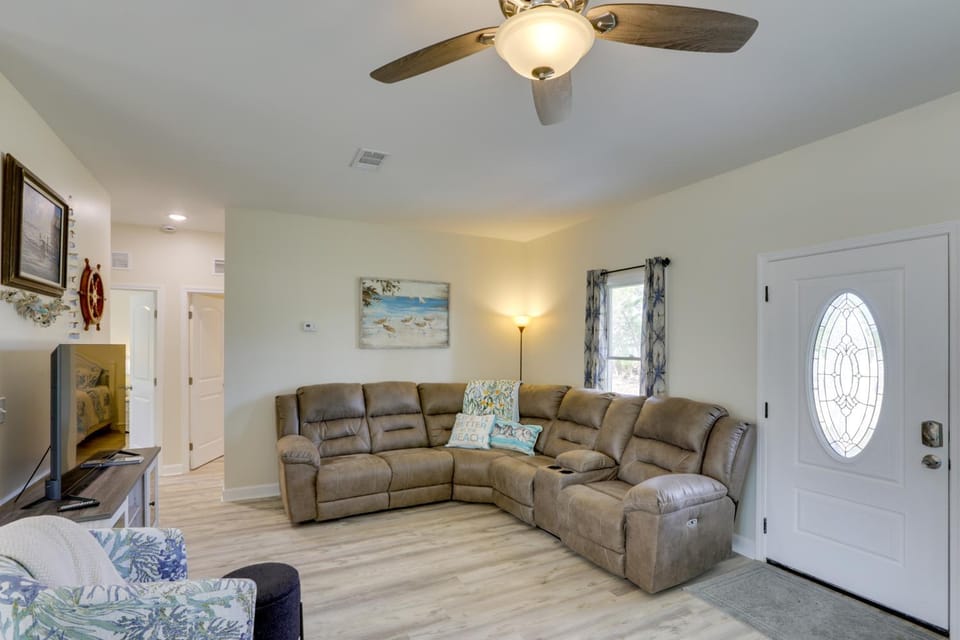 Boater-Friendly Eastpoint Getaway Near SGI Beaches House in Saint George Island