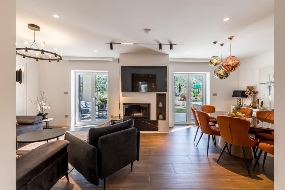 Living room, Dining area