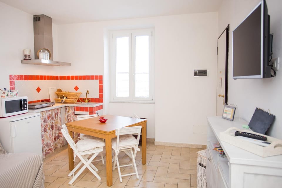 TV and multimedia, Kitchen or kitchenette, Living room, Dining area