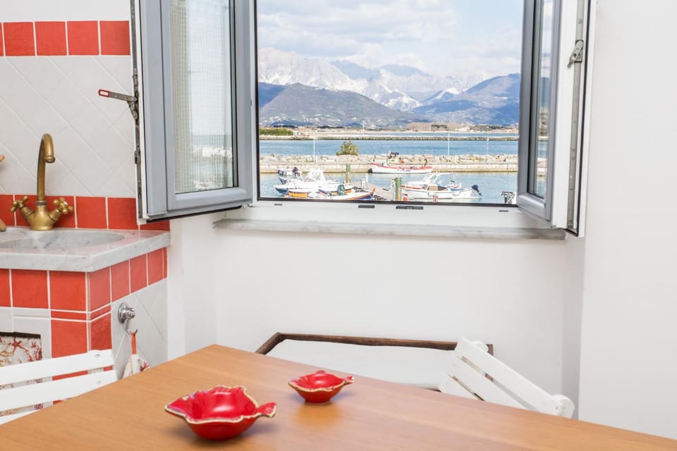 Dining area, Mountain view, River view, Sea view