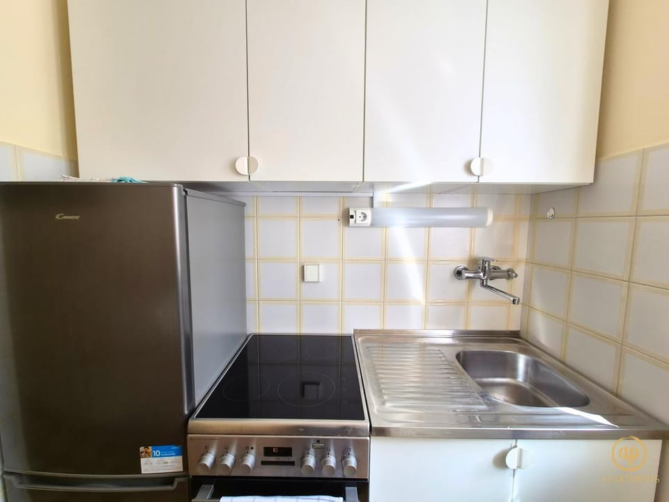 Kitchen or kitchenette, oven, stove