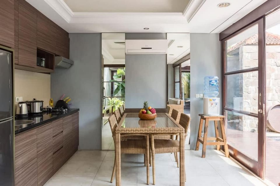 Garden-view villa w- pool & workspace - Villa Vozoda B by TROPICALLY Villa in North Kuta