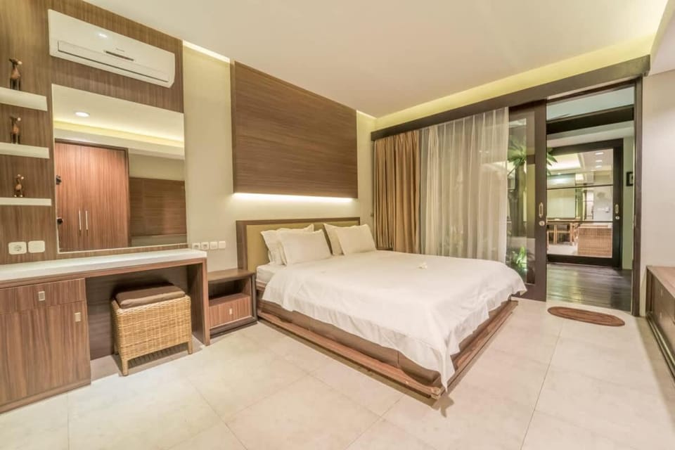 Garden-view villa w- pool & workspace - Villa Vozoda B by TROPICALLY Villa in North Kuta