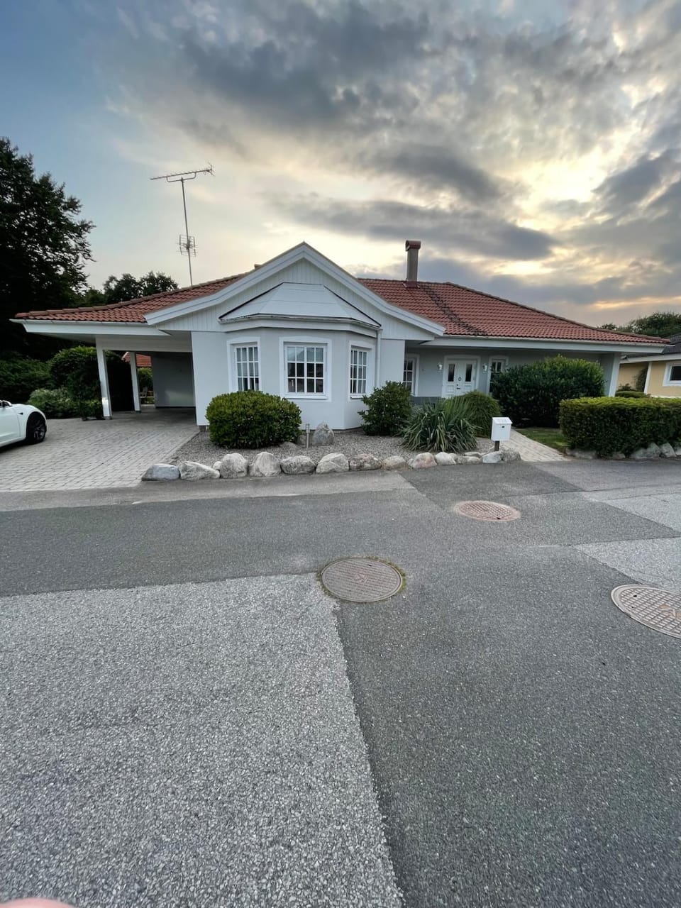 Spacious summer house with outdoor seating area, close to the sea & nature! Villa in Skåne County