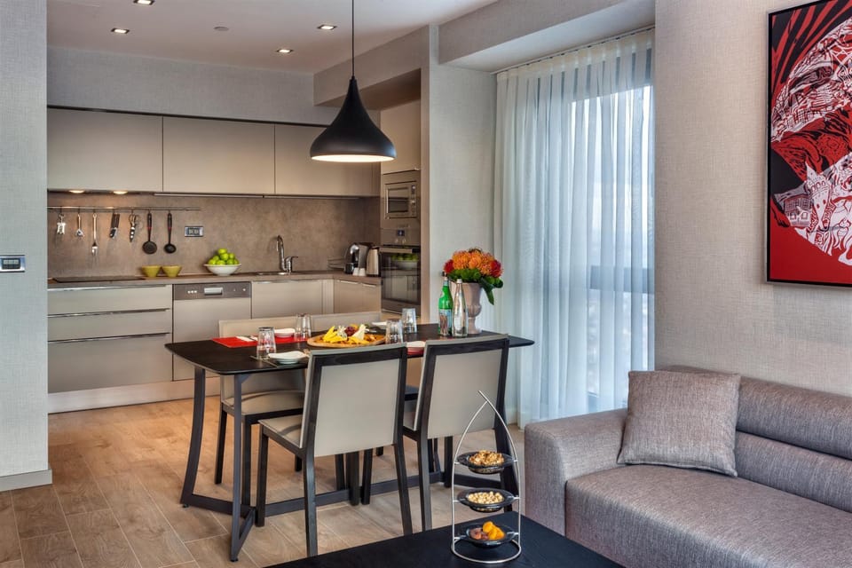 Coffee/tea facilities, Kitchen or kitchenette, Dining area, pet friendly, stove