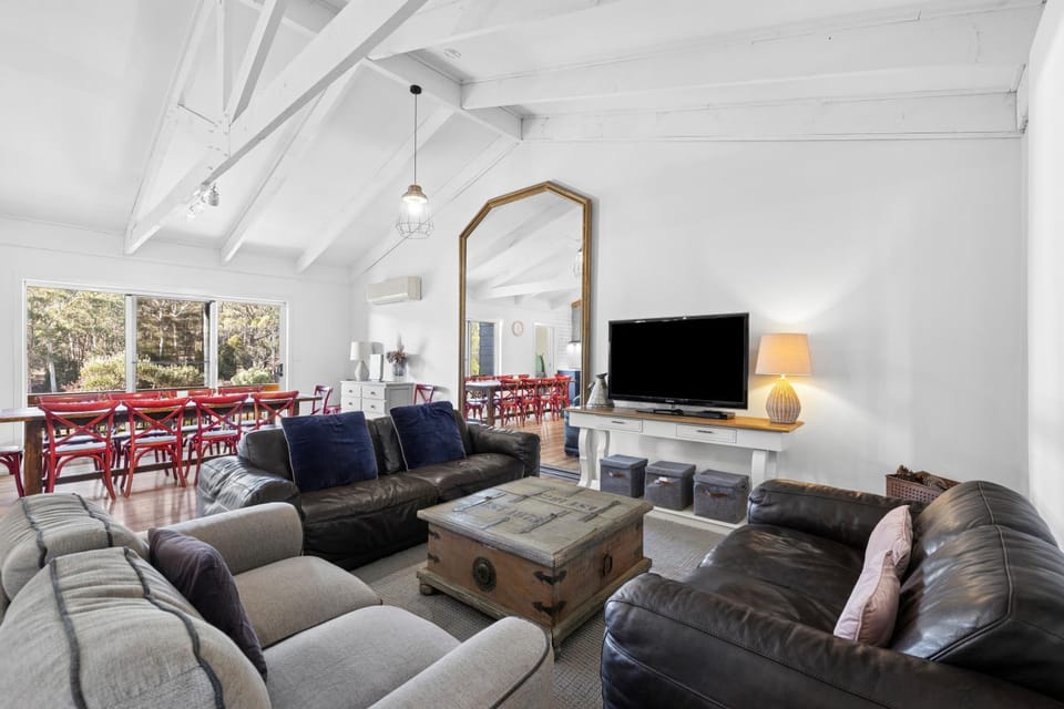 Communal lounge/ TV room, TV and multimedia, Living room, Seating area, Dining area, Evening entertainment