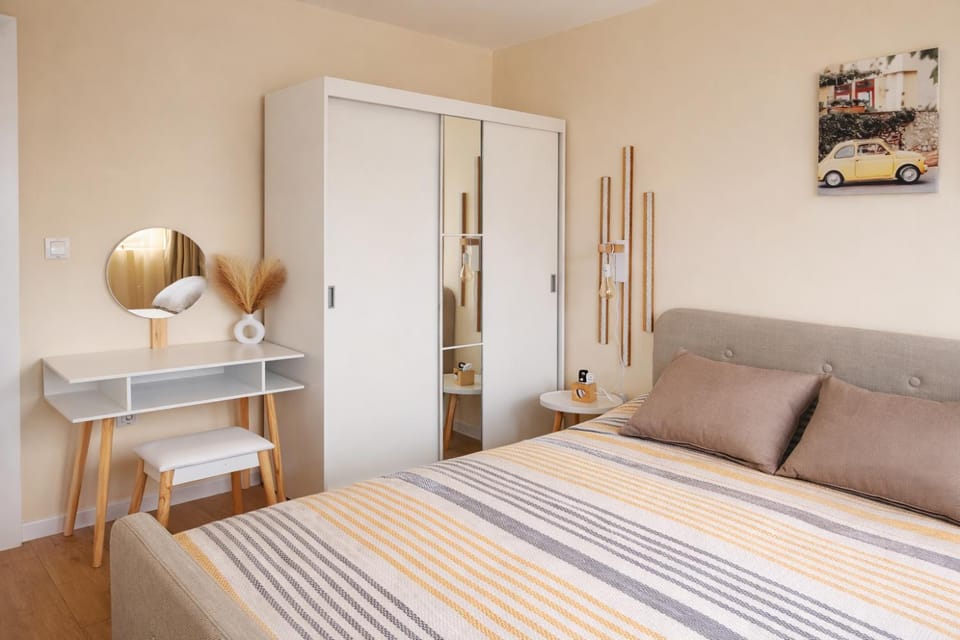Bedroom, wardrobe