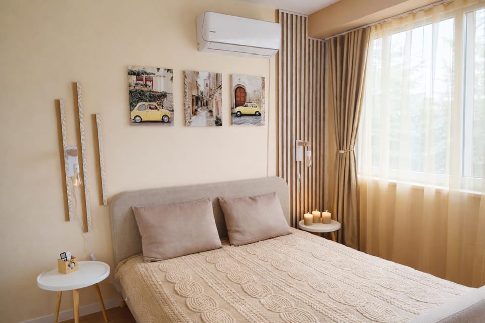Bed, Bedroom, air conditioner