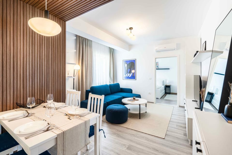 TV and multimedia, Living room, Photo of the whole room, Seating area, Dining area, air conditioner