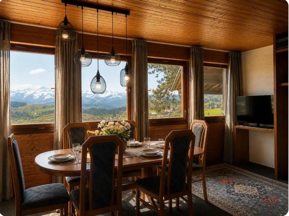 Coffee/tea facilities, View (from property/room), Kitchen or kitchenette, Dining area