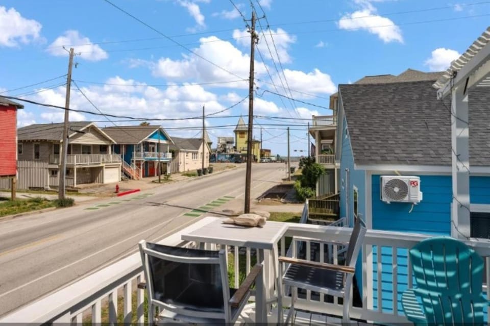 Sandy Toes Stay Coastal 2BDR House in Galveston Island