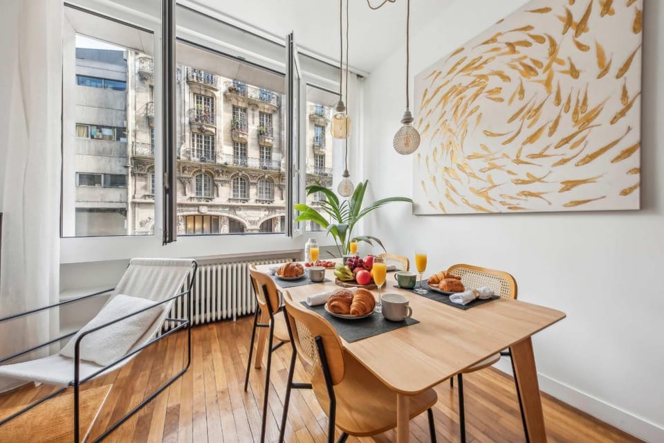 Living room, Food and drinks, Dining area, Food