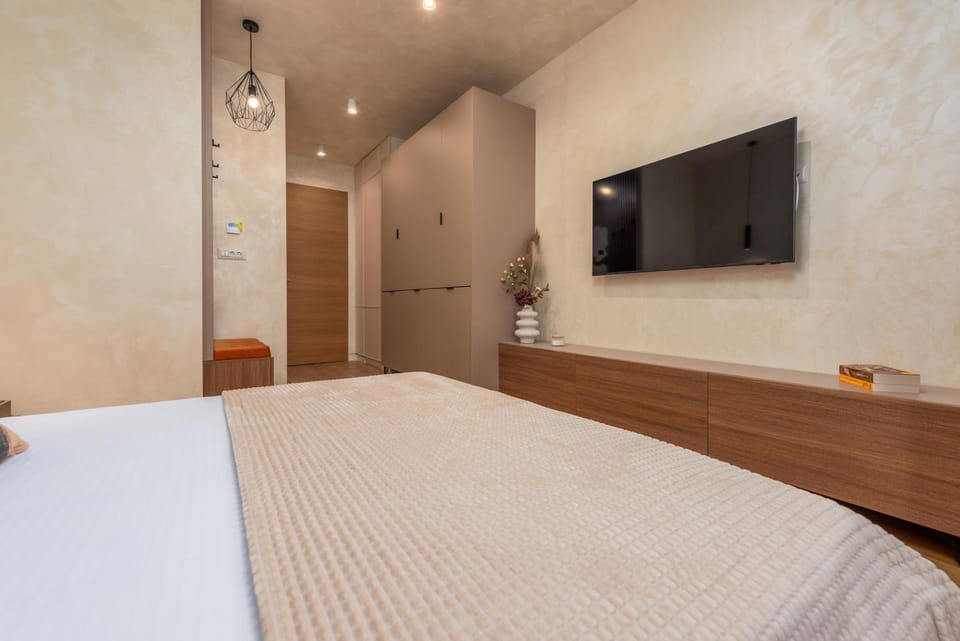 Bed, TV and multimedia, Photo of the whole room, Bedroom, wardrobe
