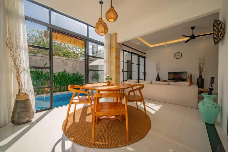 2BR villa w- private pool & parking - Villa Zophia by TROPICALLY Villa in North Kuta