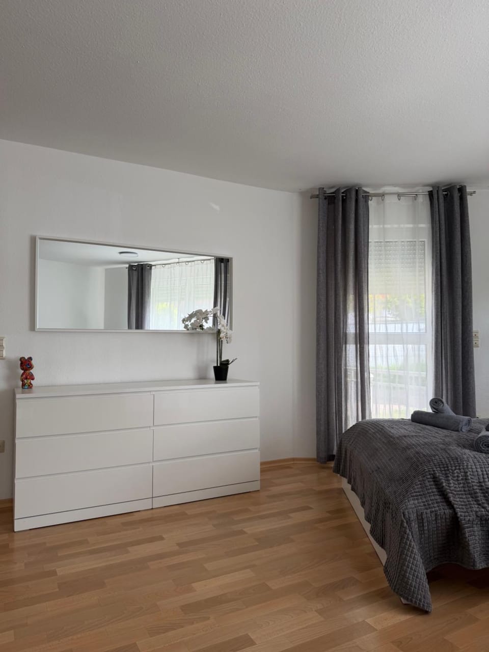 Living room, Photo of the whole room