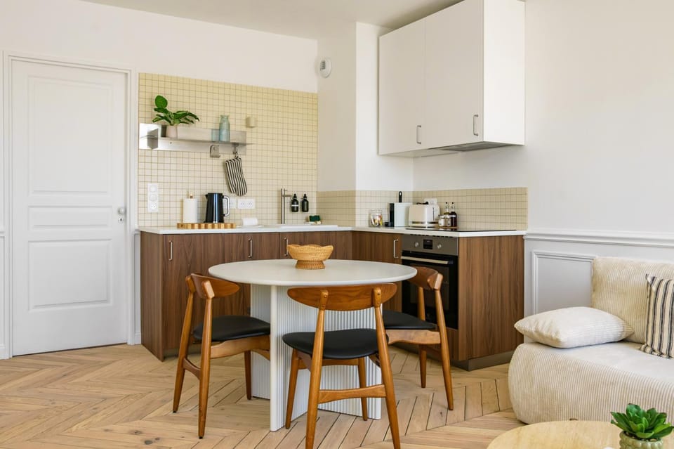 Coffee/tea facilities, Kitchen or kitchenette, Dining area