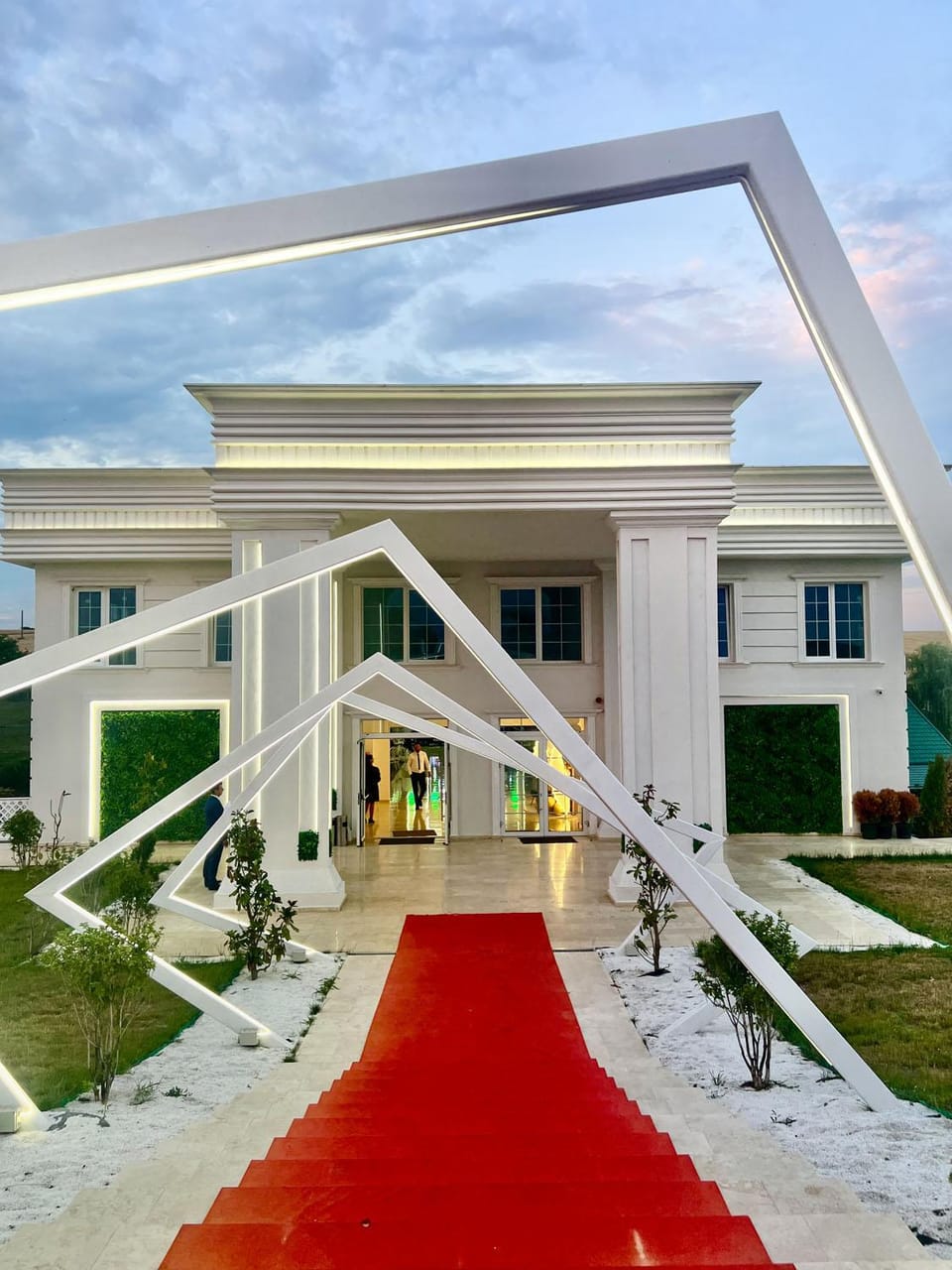 Facade/entrance