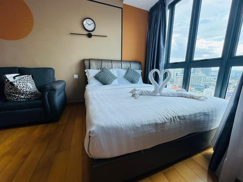Bed, Bedroom, towels