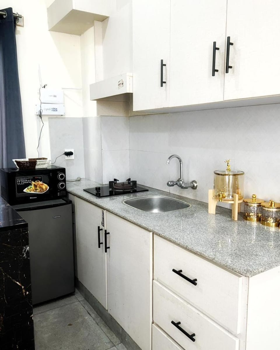 Studio Penthouse with Jacuzzi & XBOX by Eskers Apartment in Islamabad Capital Territory