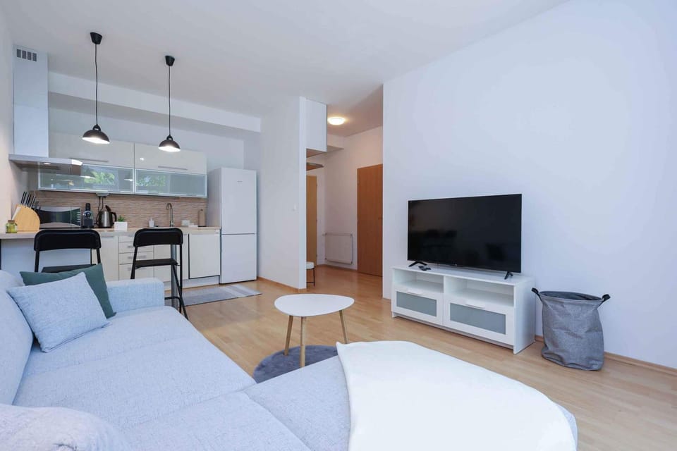 Rastislavova- Urban Green Corner Apartment in Bratislava