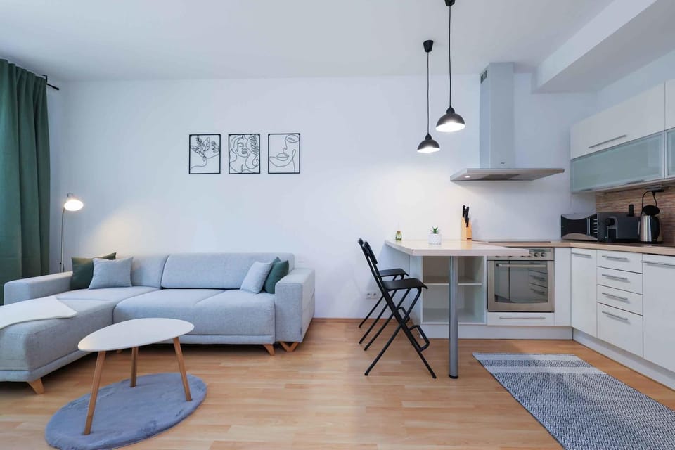 Rastislavova- Urban Green Corner Apartment in Bratislava