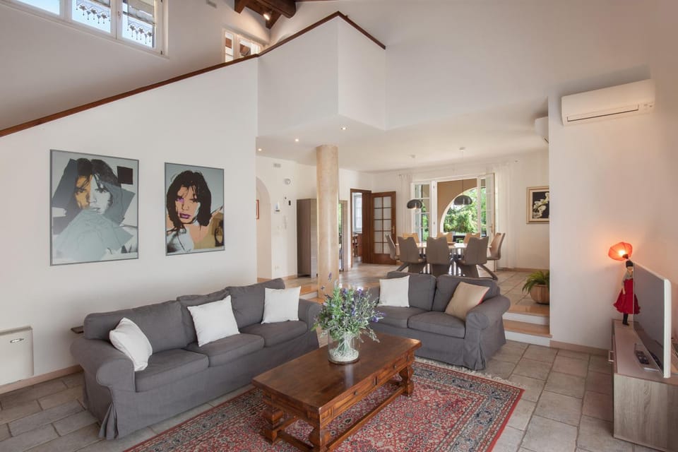 Communal lounge/ TV room, Living room