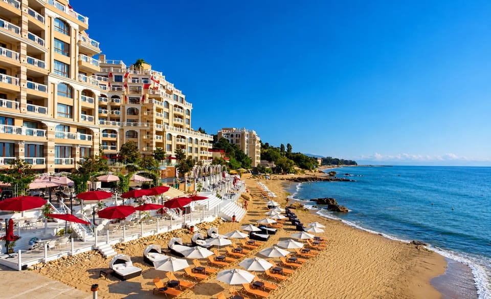 Property building, Nearby landmark, Communal lounge/ TV room, Day, Natural landscape, Beach, Evening entertainment, City view, Pool view, Sea view, Swimming pool, sunbed