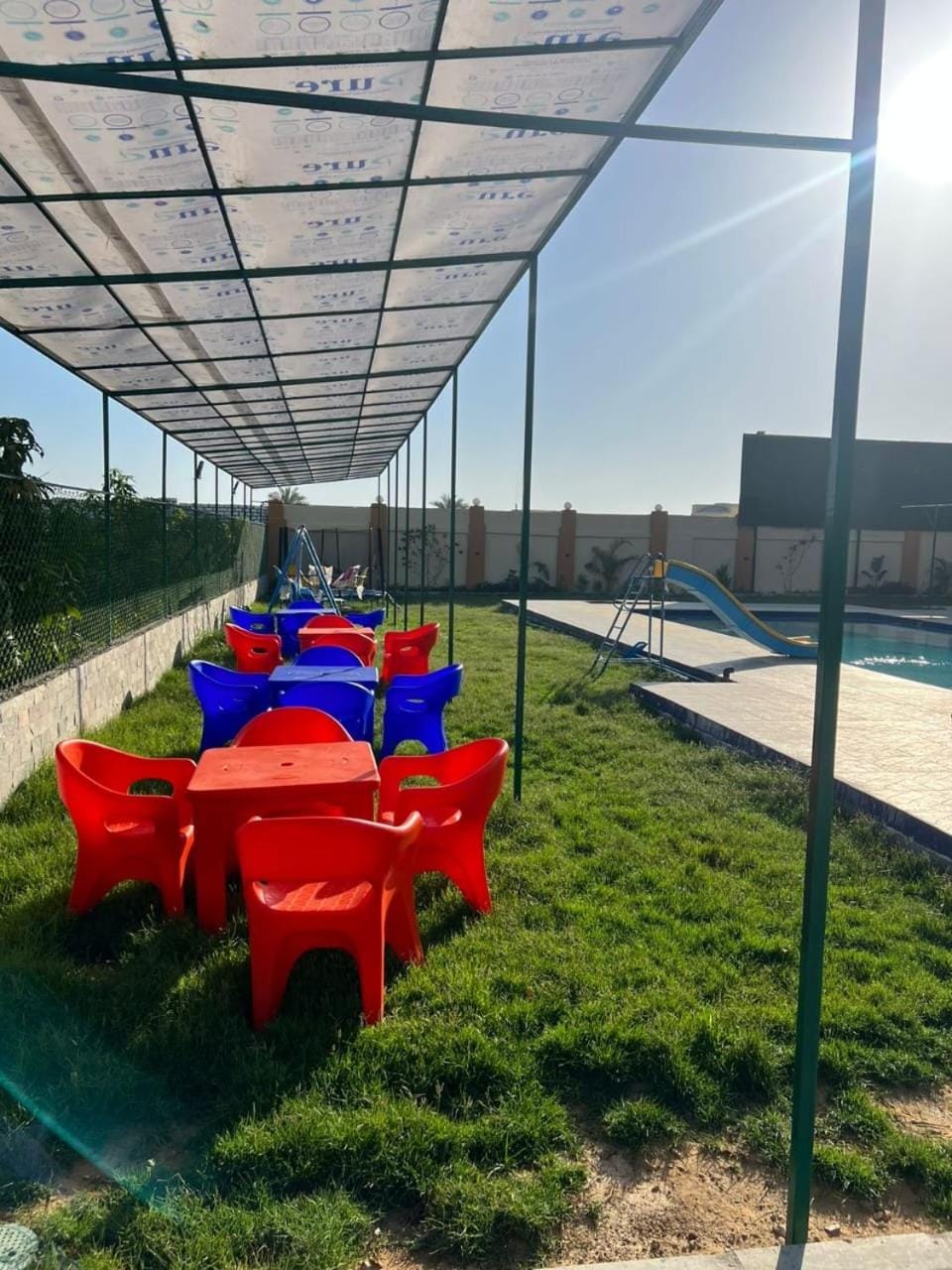 Garden, Breakfast