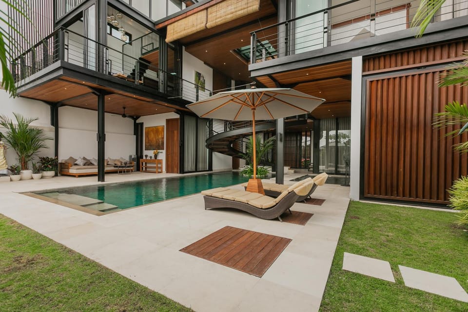 Property building, Garden, Swimming pool