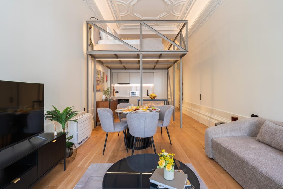 Communal lounge/ TV room, Living room, Seating area, Dining area