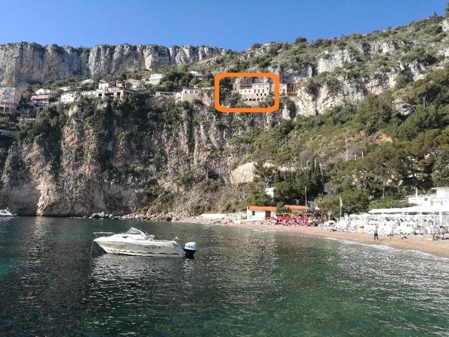 Duplex with ocean view Parking House in Cap-d'Ail