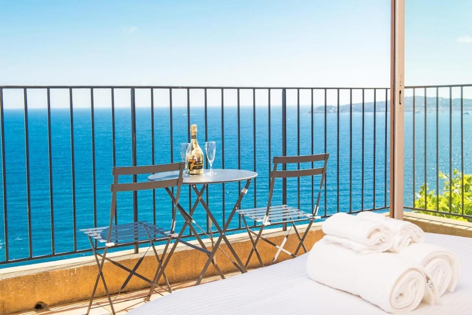 Duplex with ocean view Parking House in Cap-d'Ail