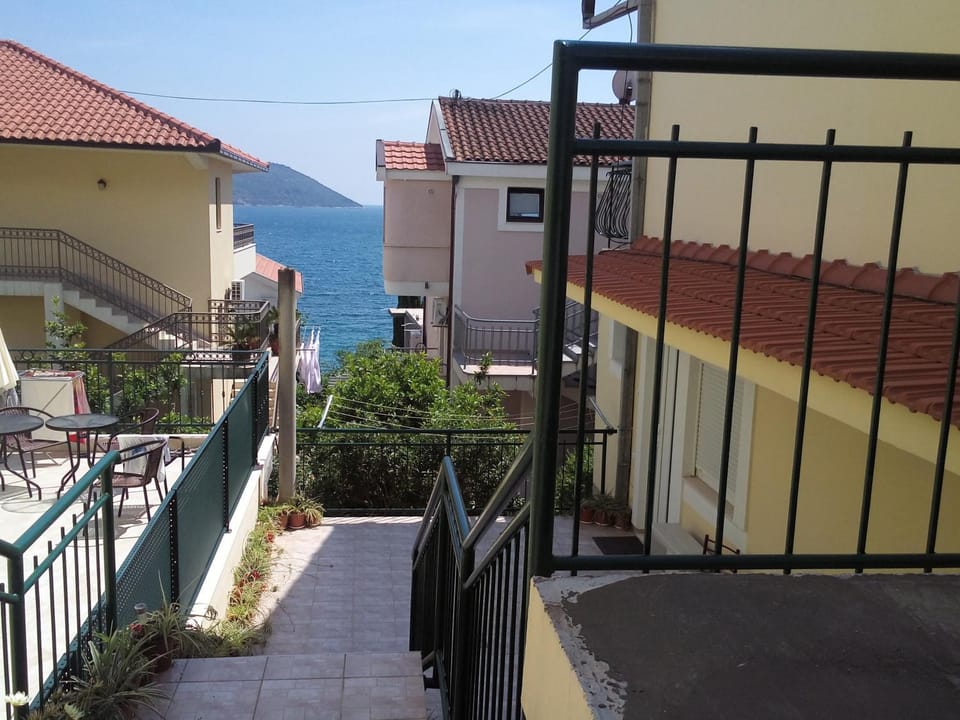 Patio, Neighbourhood, Natural landscape, Balcony/Terrace