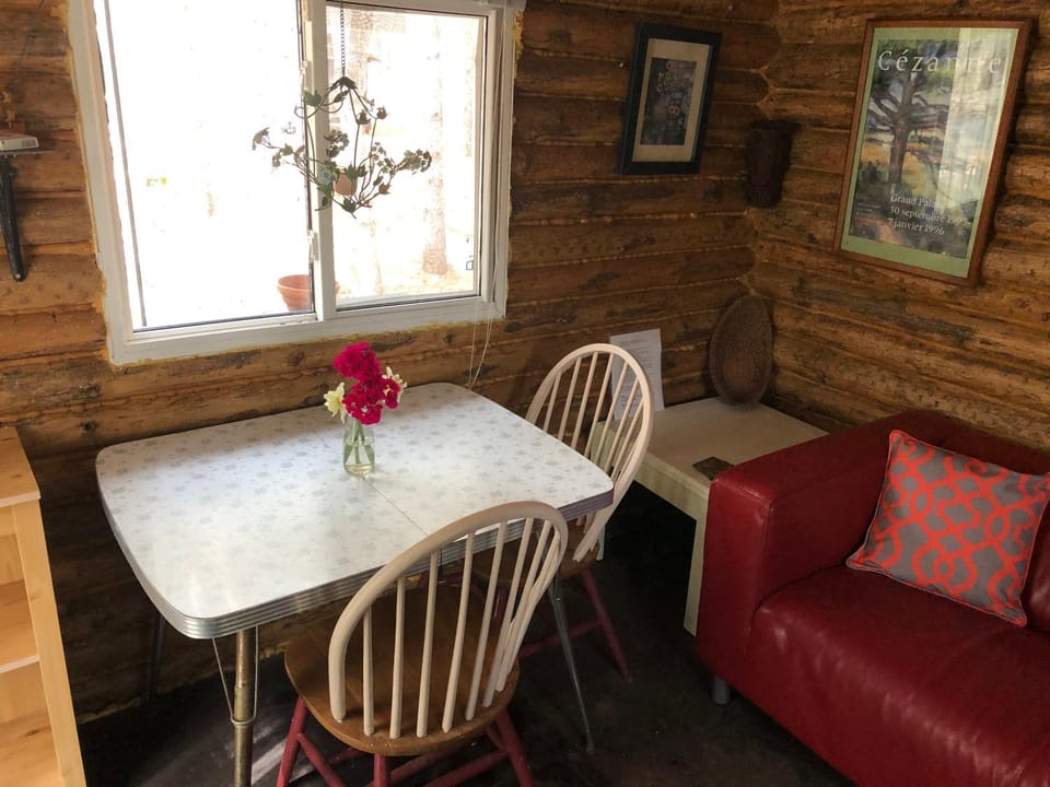 East cross forest log cabin Cabin in Kawartha Lakes