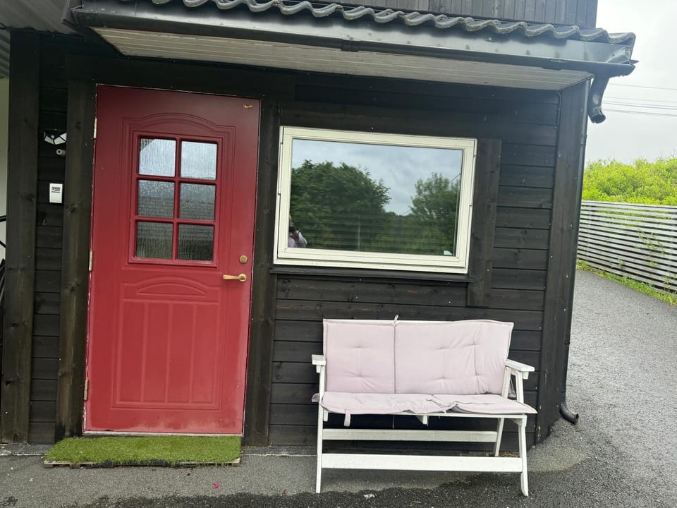 Cozy Private Studio with Separate Entrance Apartment in Bergen