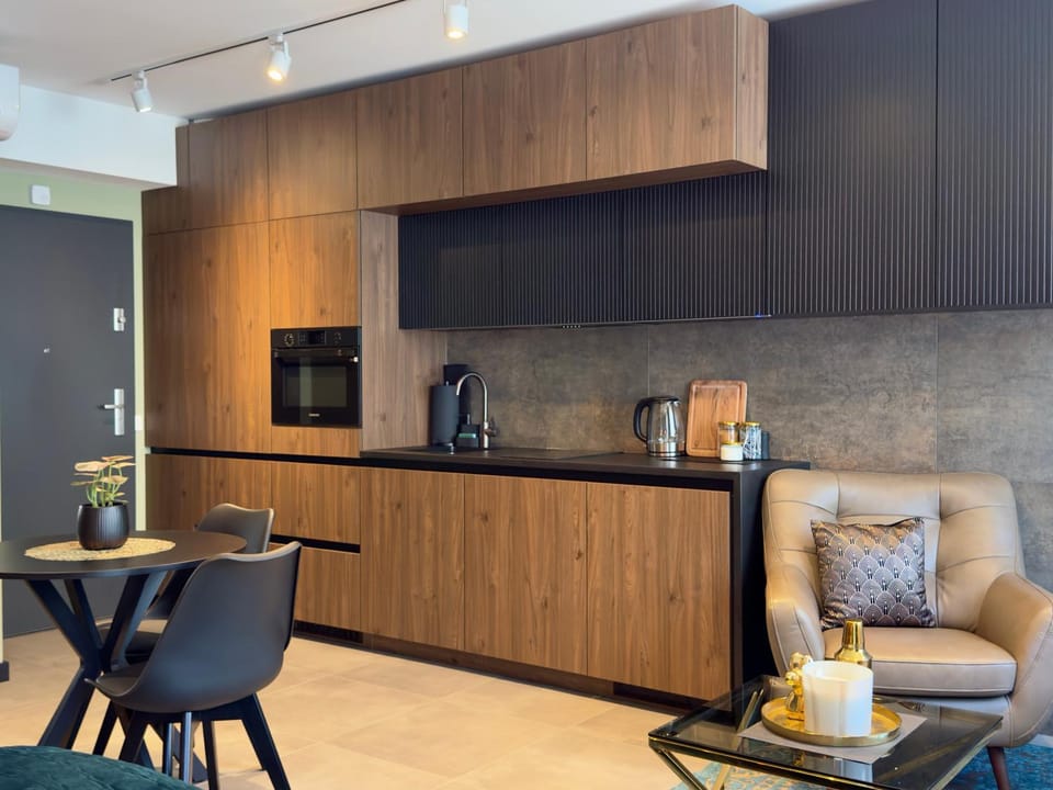 TV and multimedia, Coffee/tea facilities, Kitchen or kitchenette, Seating area, Dining area