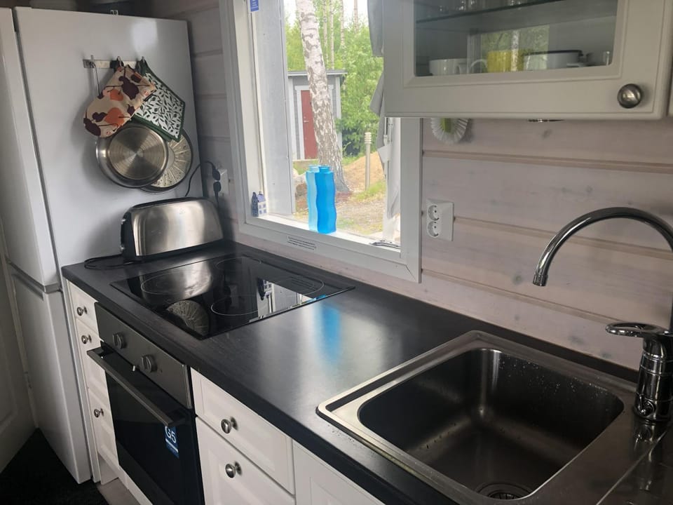 Kitchen or kitchenette, dishwasher