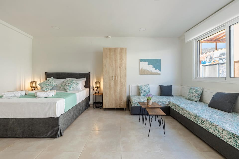 Bed, Living room