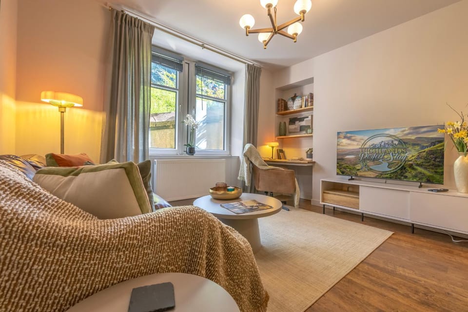 Communal lounge/ TV room, TV and multimedia, Living room