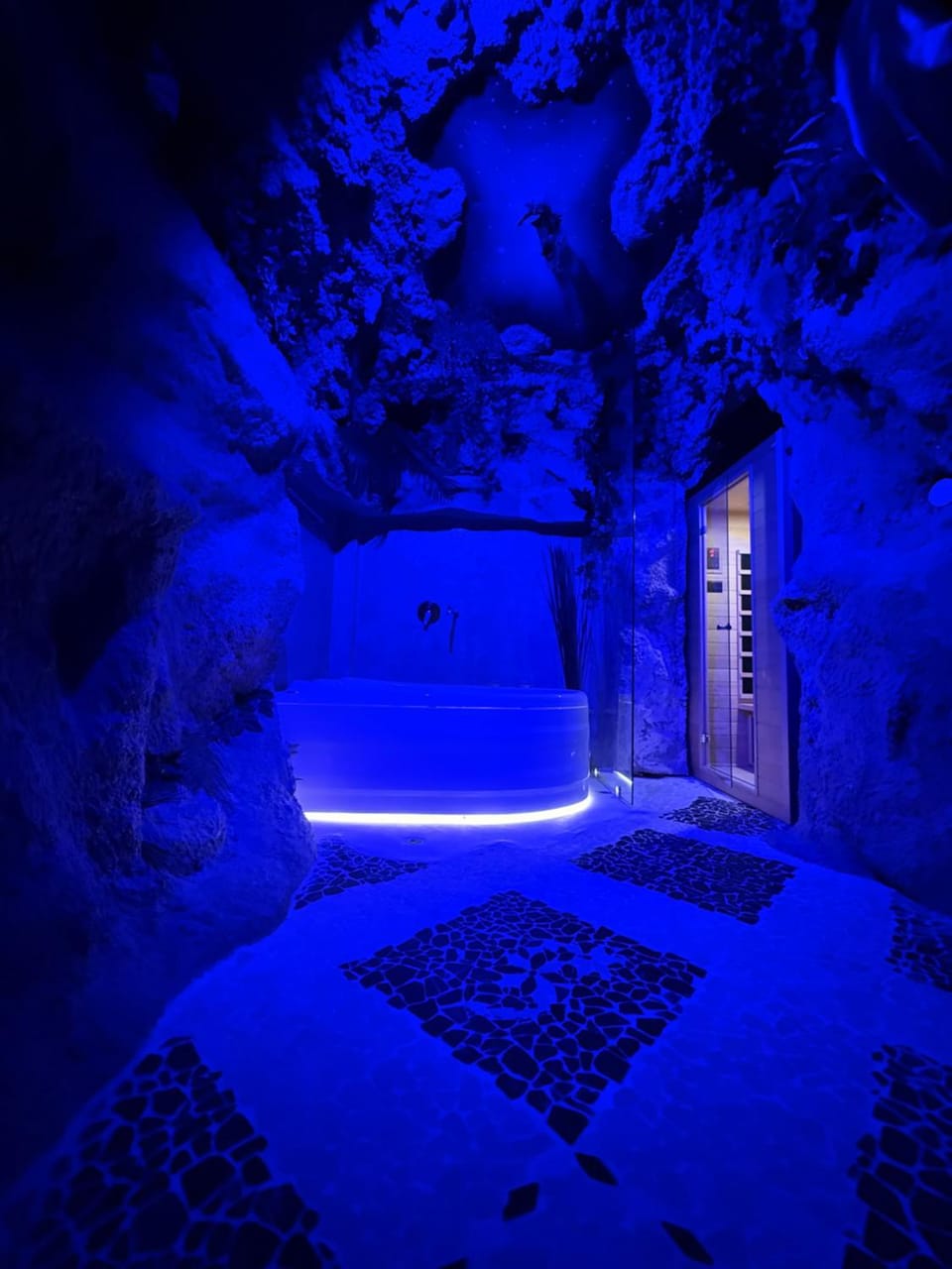 Luxury Cave Suite with Private Jacuzzi & Sauna Apartment in Thessaloniki