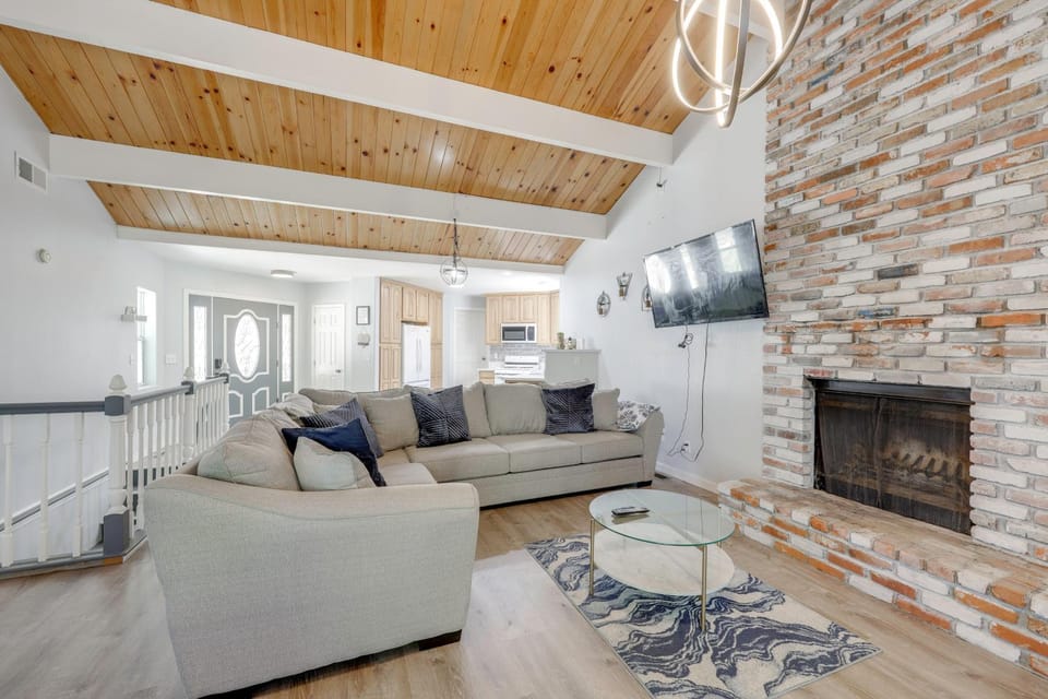 Gateway to Big Bear! High-Country Home w/ Deck House in Running Springs