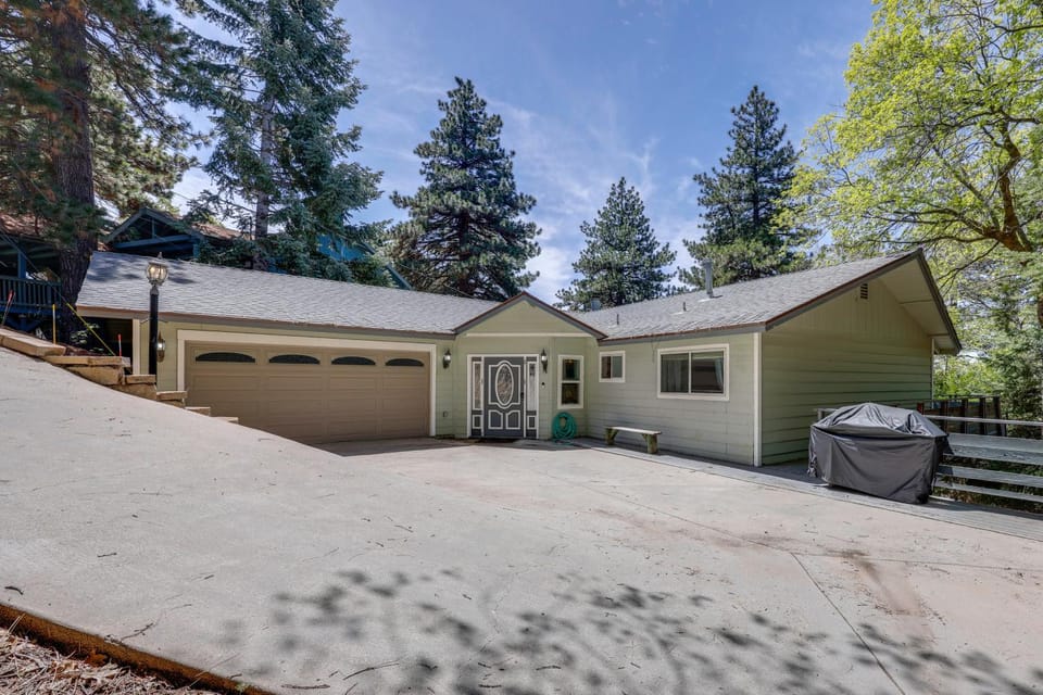 Gateway to Big Bear! High-Country Home w/ Deck House in Running Springs