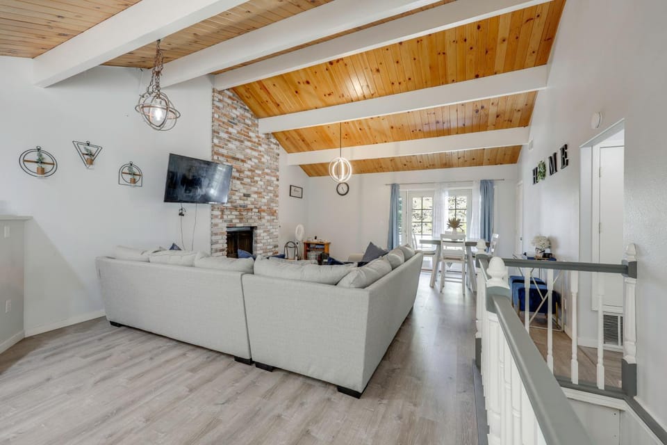 Gateway to Big Bear! High-Country Home w/ Deck House in Running Springs