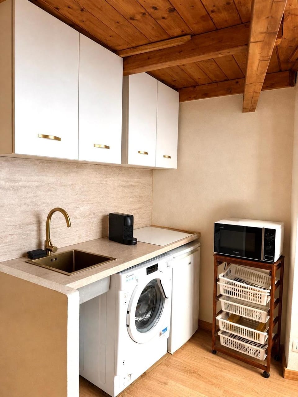 Kalma - Old town Wooden Loft Apartment in Cagliari