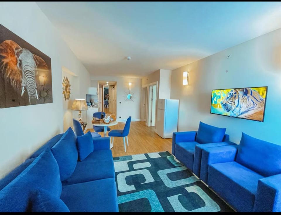Communal lounge/ TV room, TV and multimedia, Living room, Seating area, Evening entertainment