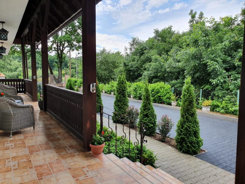 Casa Cu Pridvor Bed and Breakfast in Hungary
