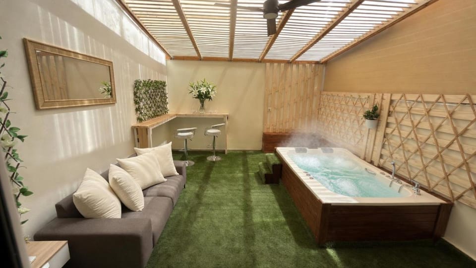 StarLord Suite With Jacuzzi Apartment in Athens