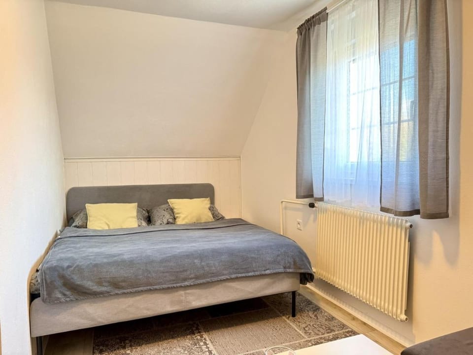Bed, Bedroom, internet