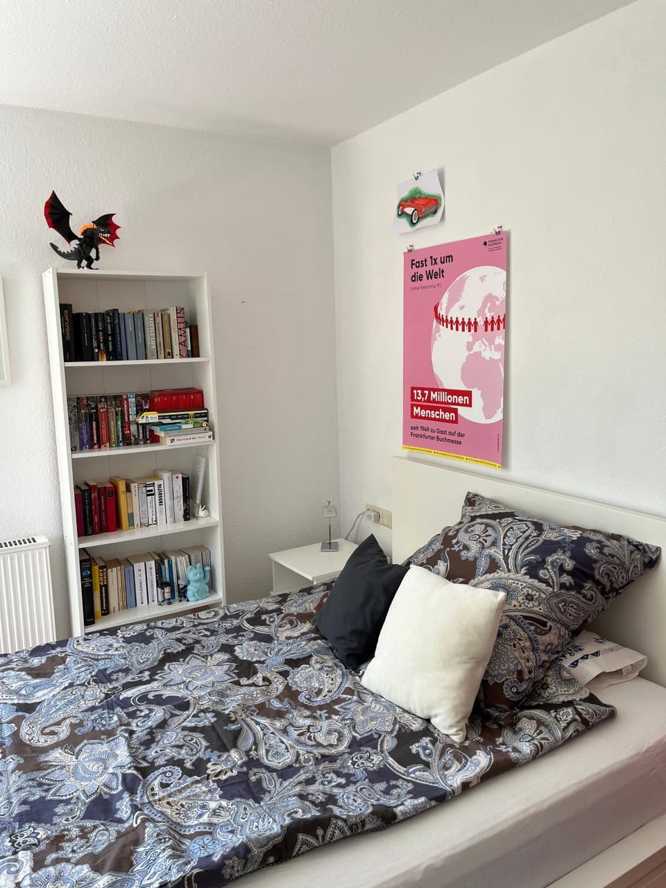 Privatzimmer, eigenes Bad, ruhig, U-Bahn in der Nähe, Women only Vacation rental in Stuttgart